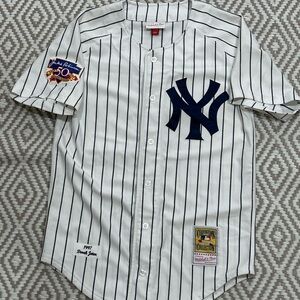 Mitchell & Ness New York Yankees Derek Jeter 1997 Pin Striped  Baseball Jersey M